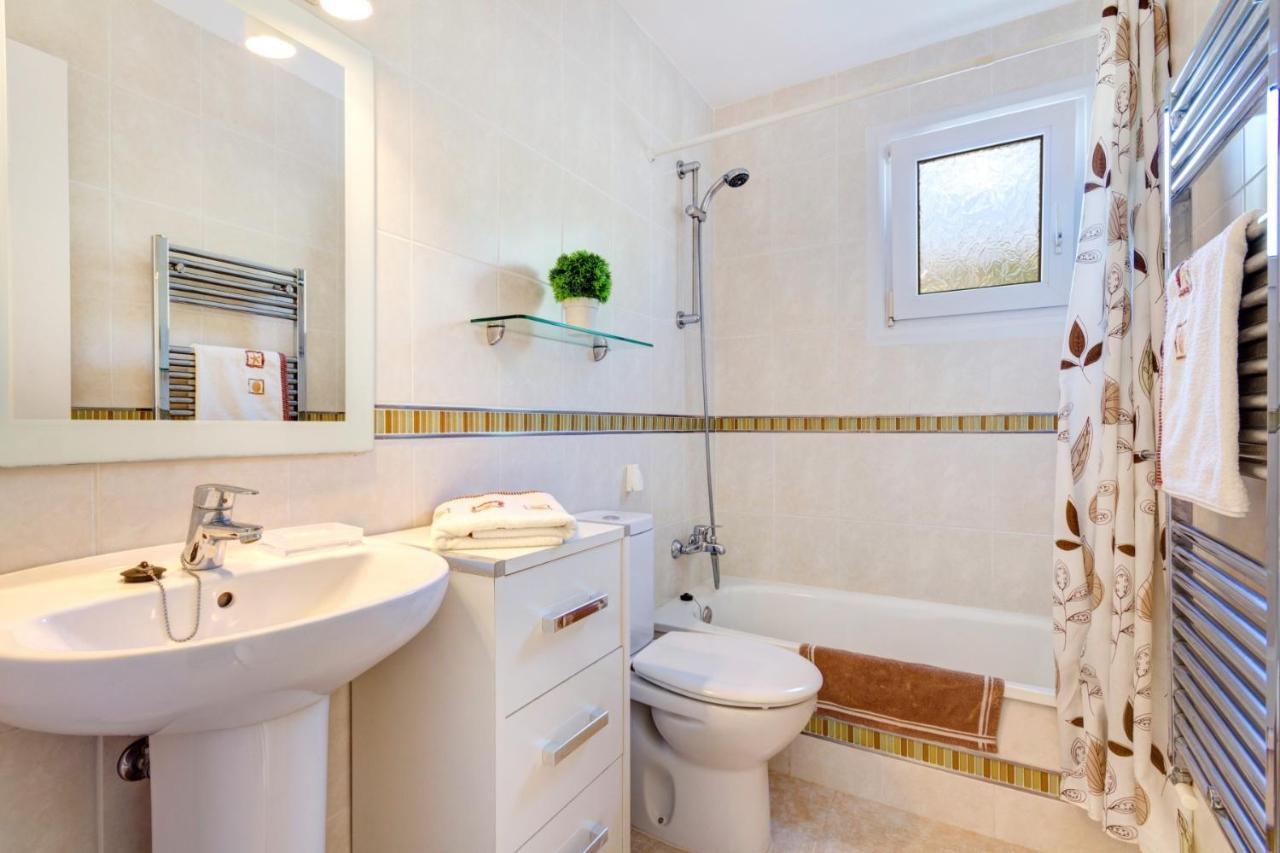 Villa Serena Cala En Porter  Bagian luar foto